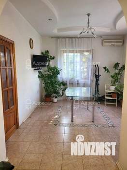 Дом 393м², 3-этажный, участок 10 сот.