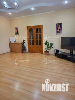 Дом 393м², 3-этажный, участок 10 сот.