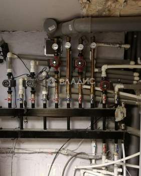 Дом 447м², 3-этажный, участок 10 сот.