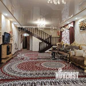 Дом 298м², 3-этажный, участок 6 сот.