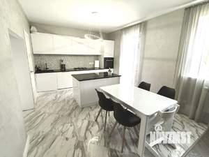 Дом 221м², 2-этажный, участок 9 сот.