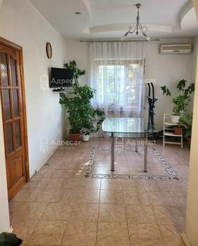 Дом 393м², 3-этажный, участок 10 сот.