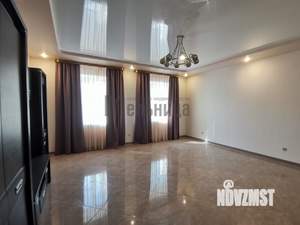 Дом 298м², 3-этажный, участок 5 сот.