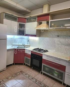 Дом 393м², 3-этажный, участок 10 сот.