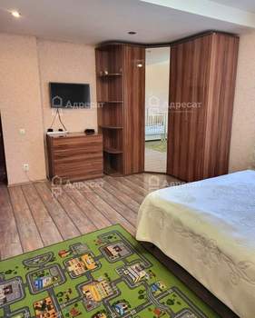 Дом 393м², 3-этажный, участок 10 сот.