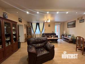 Коттедж 220м², 3-этажный, участок 7 сот.