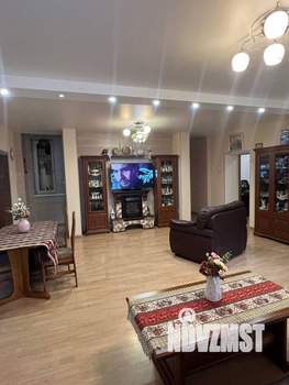 Коттедж 220м², 3-этажный, участок 7 сот.