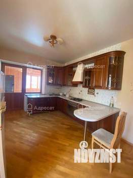 Дом 296м², 3-этажный, участок 6 сот.