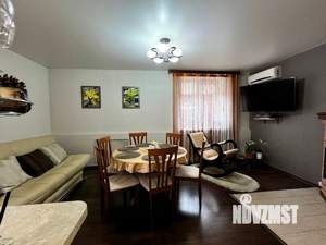 Коттедж 200м², 2-этажный, участок 6 сот.