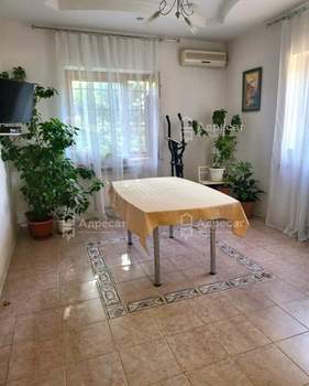 Дом 393м², 3-этажный, участок 10 сот.