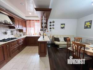 Коттедж 200м², 2-этажный, участок 6 сот.