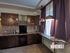 Дом 298м², 3-этажный, участок 5 сот.