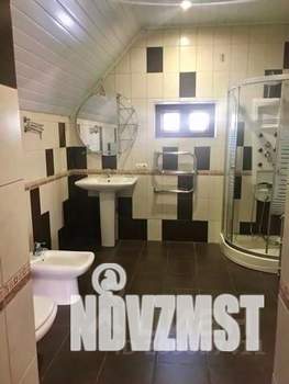 Коттедж 250м², 3-этажный, на длительный срок, 