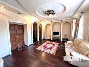 Дом 250м², 3-этажный, на длительный срок, 