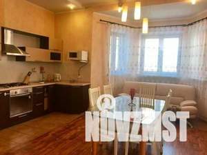 Коттедж 250м², 2-этажный, на длительный срок, 