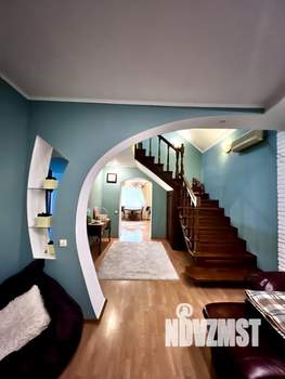 Дом 254м², 2-этажный, участок 6 сот.  