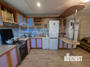 Дом 261м², 3-этажный, участок 15 сот.  