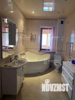 Дом 296м², 3-этажный, участок 6 сот.  