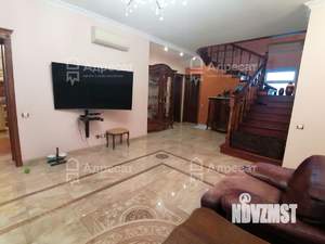 Дом 237м&sup2;, 3-этажный, участок 6 сот.  