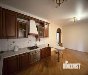 Дом 296м², 4-этажный, участок 6 сот.  