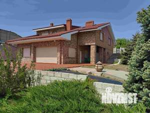 Коттедж 220м&sup2;, 2-этажный, участок 20 сот.  