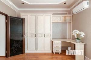 Дом 211м², 2-этажный, участок 4 сот.  