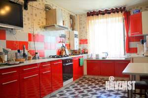 Дом 179м&sup2;, 3-этажный, участок 6 сот.  