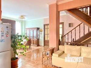 Дом 240м², 2-этажный, участок 7 сот.  