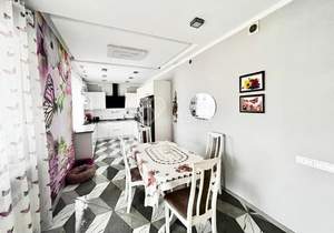 Дом 200м², 3-этажный, участок 7 сот.  