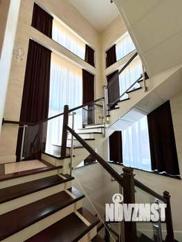Дом 330м², 2-этажный, участок 10 сот.  