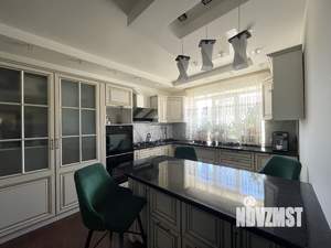 Дом 248м², 3-этажный, участок 6 сот.  