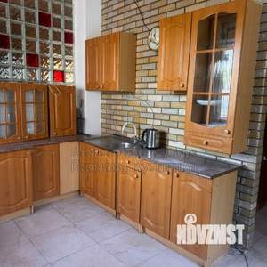 Дом 260м², 3-этажный, участок 6 сот.  