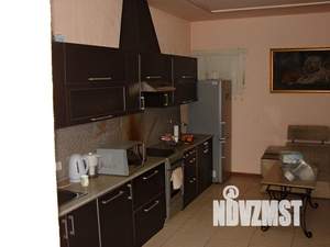 Дом 447м², 3-этажный, участок 10 сот.  