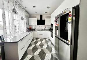 Дом 200м², 3-этажный, участок 7 сот.  