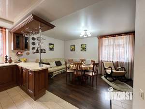 Коттедж 196м², 2-этажный, участок 6 сот.  