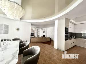 Дом 453м², 3-этажный, участок 9 сот.  