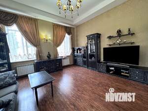 Дом 270м², 2-этажный, участок 8 сот.  