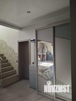 Коттедж 200м&sup2;, 2-этажный, участок 8 сот.  