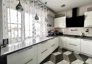 Дом 200м², 3-этажный, участок 7 сот.  