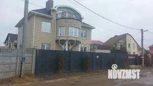 Дом 294м&sup2;, 3-этажный, участок 10 сот.  