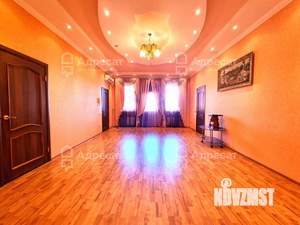 Дом 296м², 3-этажный, участок 5 сот.  