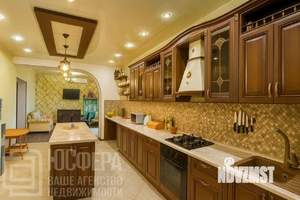 Дом 220м², 2-этажный, участок 6 сот.  