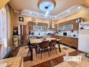 Дом 296м², 3-этажный, участок 5 сот.  