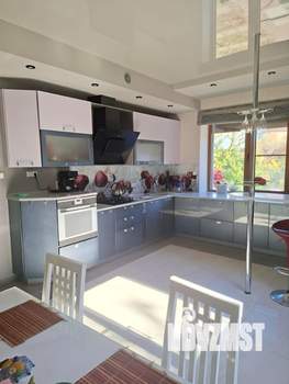 Коттедж 200м&sup2;, 2-этажный, участок 8 сот.  