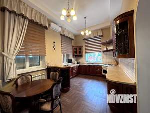 Дом 270м², 2-этажный, участок 8 сот.  