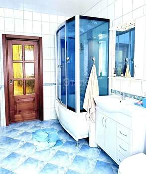 Дом 340м², 3-этажный, участок 15 сот.  