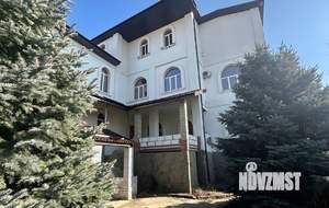 Дом 1298м², 4-этажный, участок 10 сот.  
