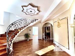 Дом 194м², 3-этажный, участок 4 сот.  