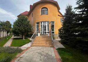 Дом 453м², 3-этажный, участок 9 сот.  
