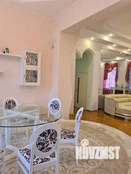 Коттедж 342м², 2-этажный, участок 6 сот.  